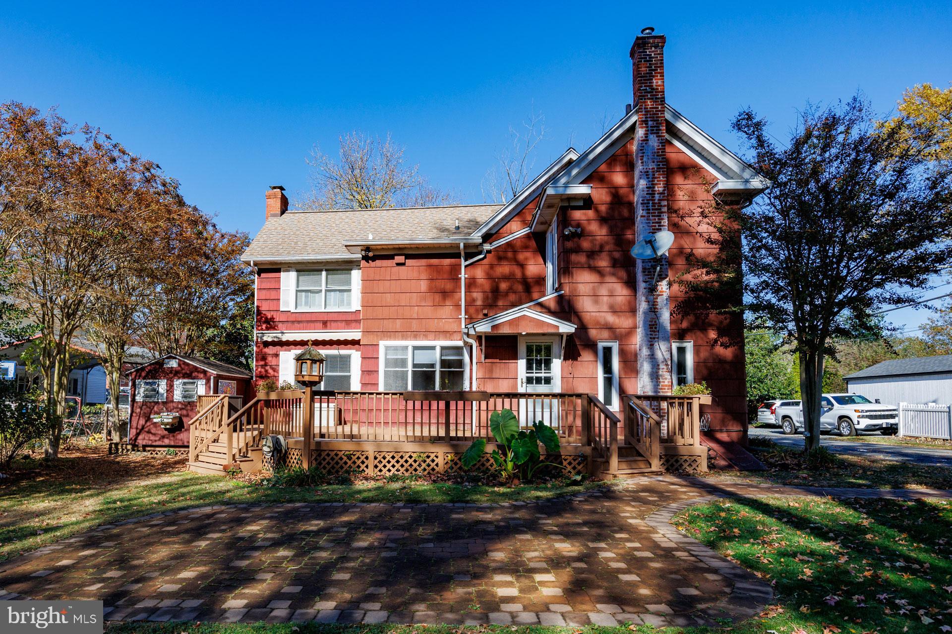 94 W EARLE AVENUE