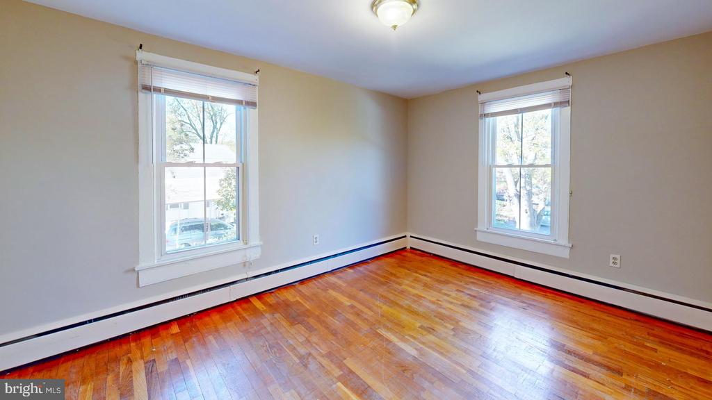 94 W EARLE AVENUE