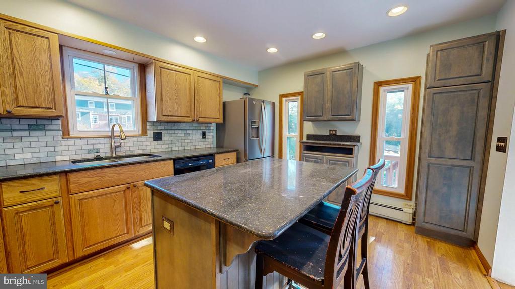 94 W EARLE AVENUE