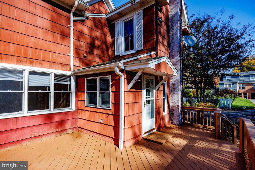 94 W EARLE AVENUE