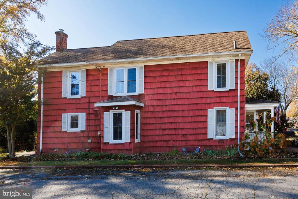 94 W EARLE AVENUE