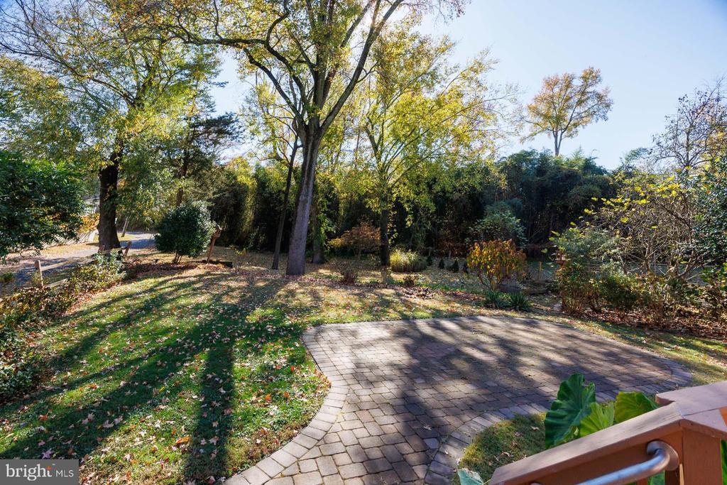 94 W EARLE AVENUE