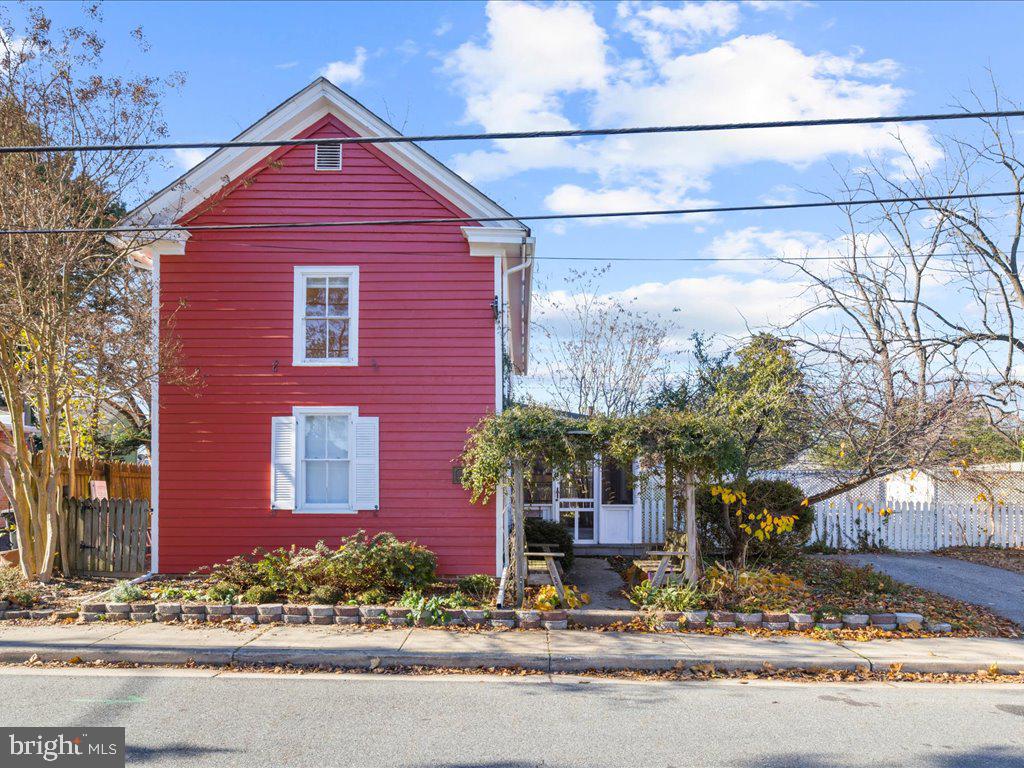 11 N HIGGINS STREET