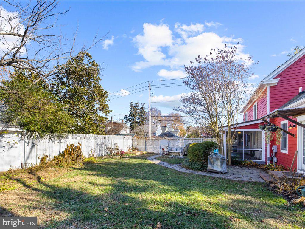 11 N HIGGINS STREET