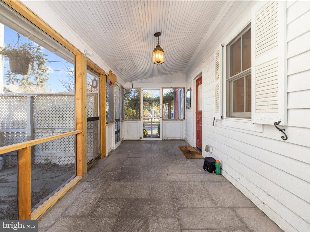 11 N HIGGINS STREET
