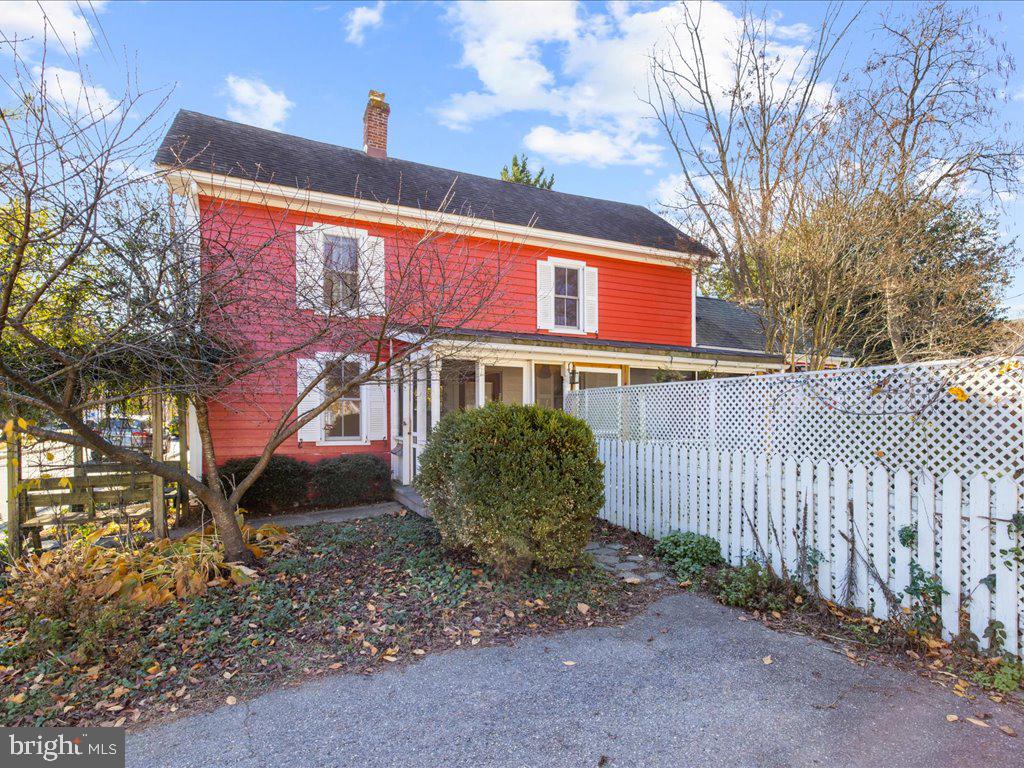 11 N HIGGINS STREET