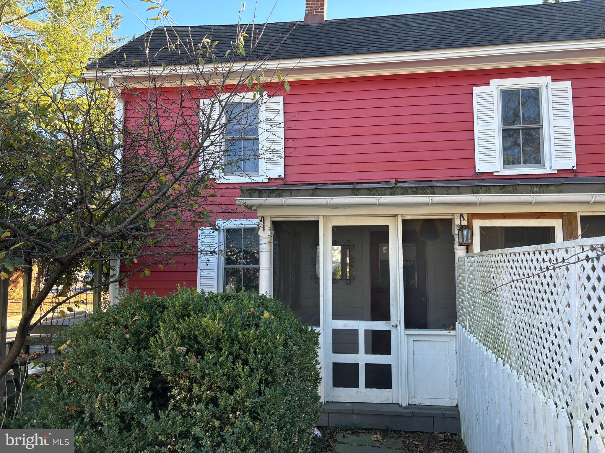 11 N HIGGINS STREET