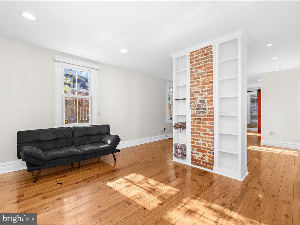 11 N HIGGINS STREET