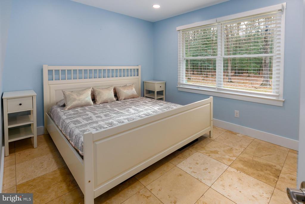 9072 NEW ROAD