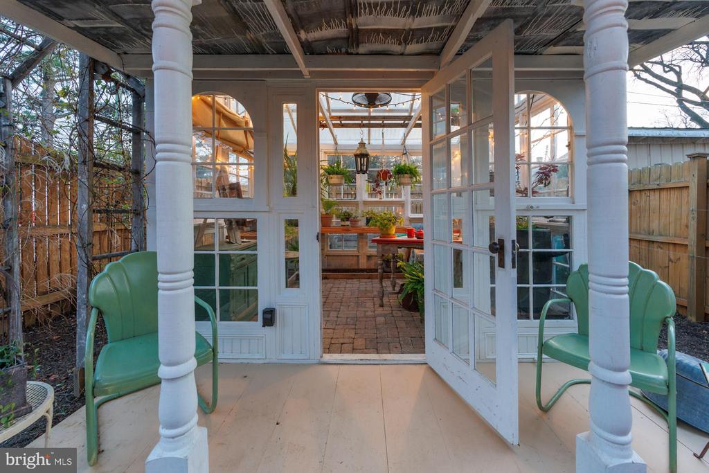 524 GOLDSBOROUGH STREET