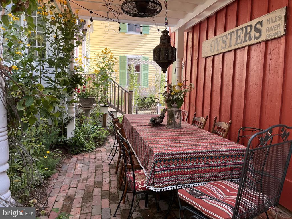 524 GOLDSBOROUGH STREET