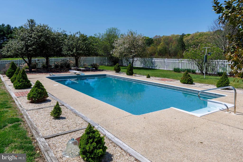 7224 CALVES ACRE LANE