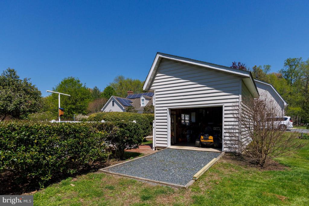 7224 CALVES ACRE LANE