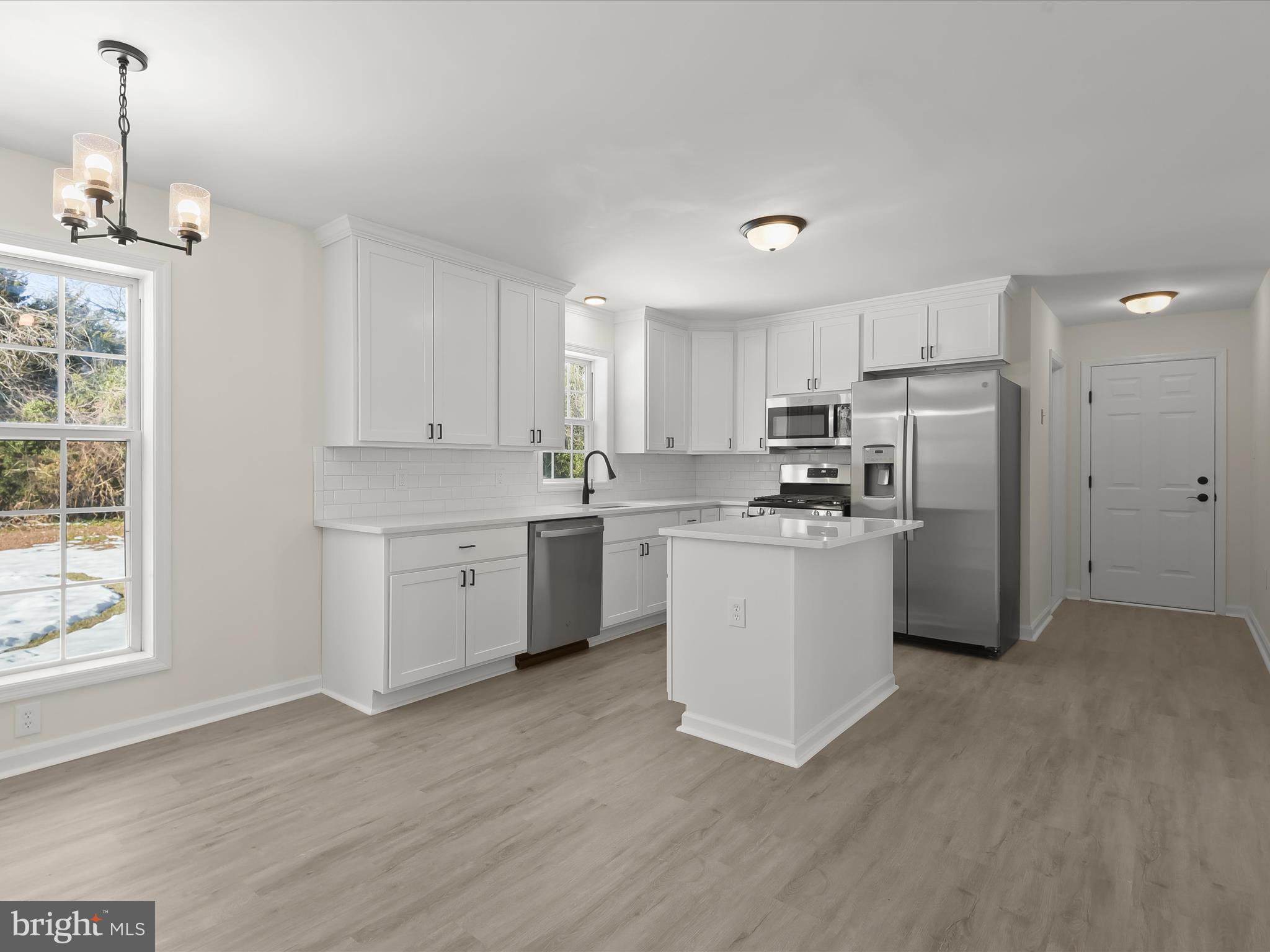 8252 LINCOLN COURT