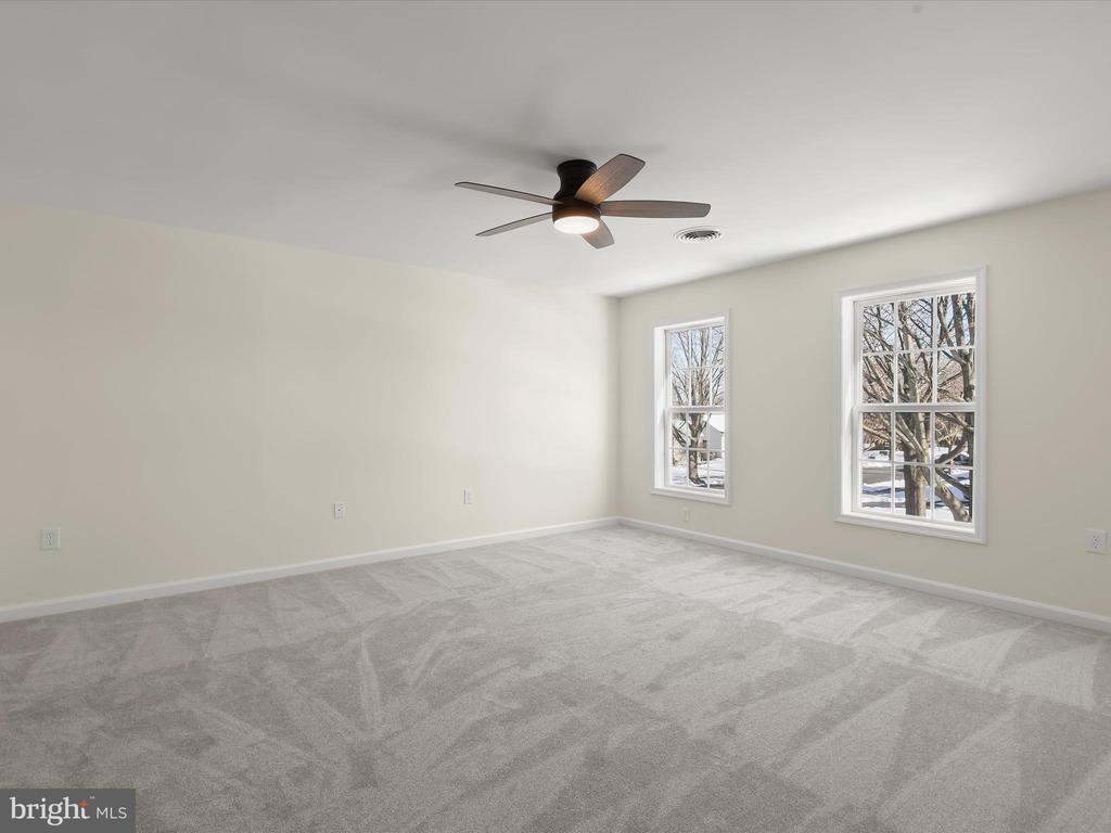 8252 LINCOLN COURT