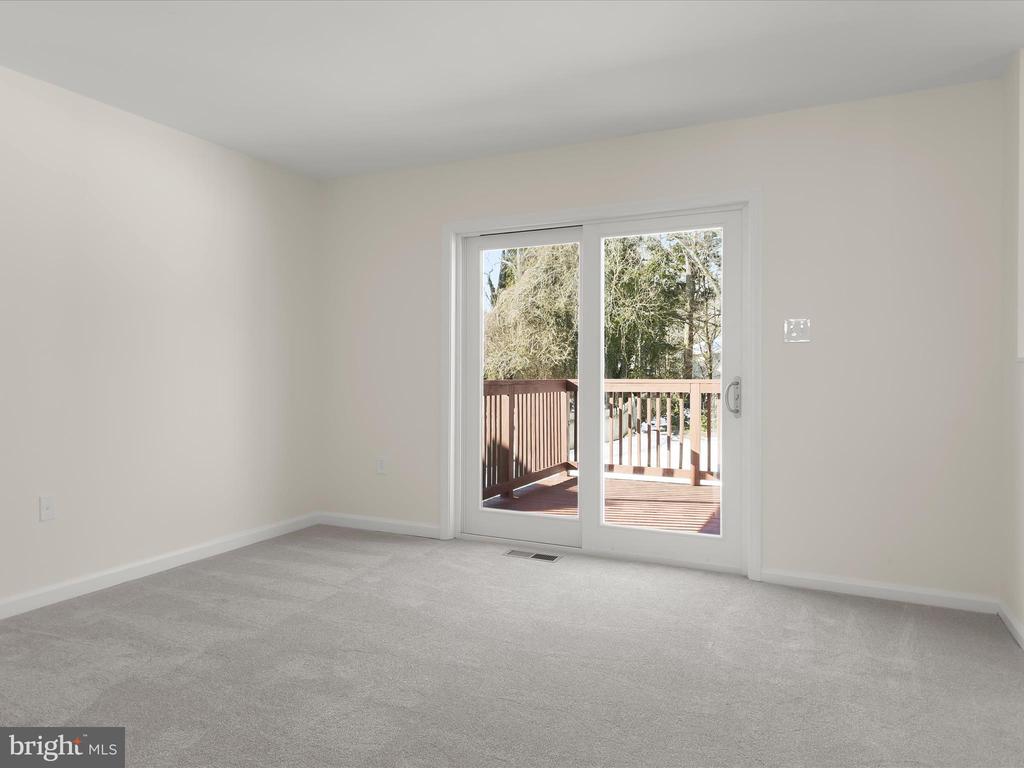 8252 LINCOLN COURT
