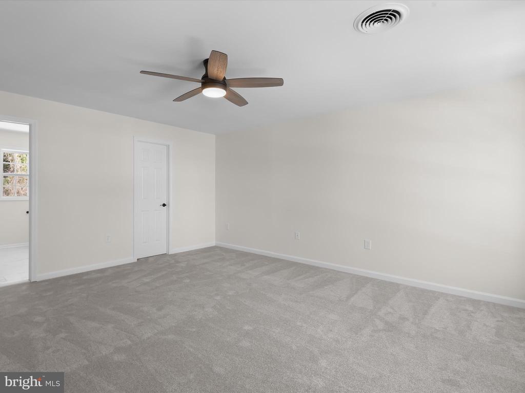 8252 LINCOLN COURT
