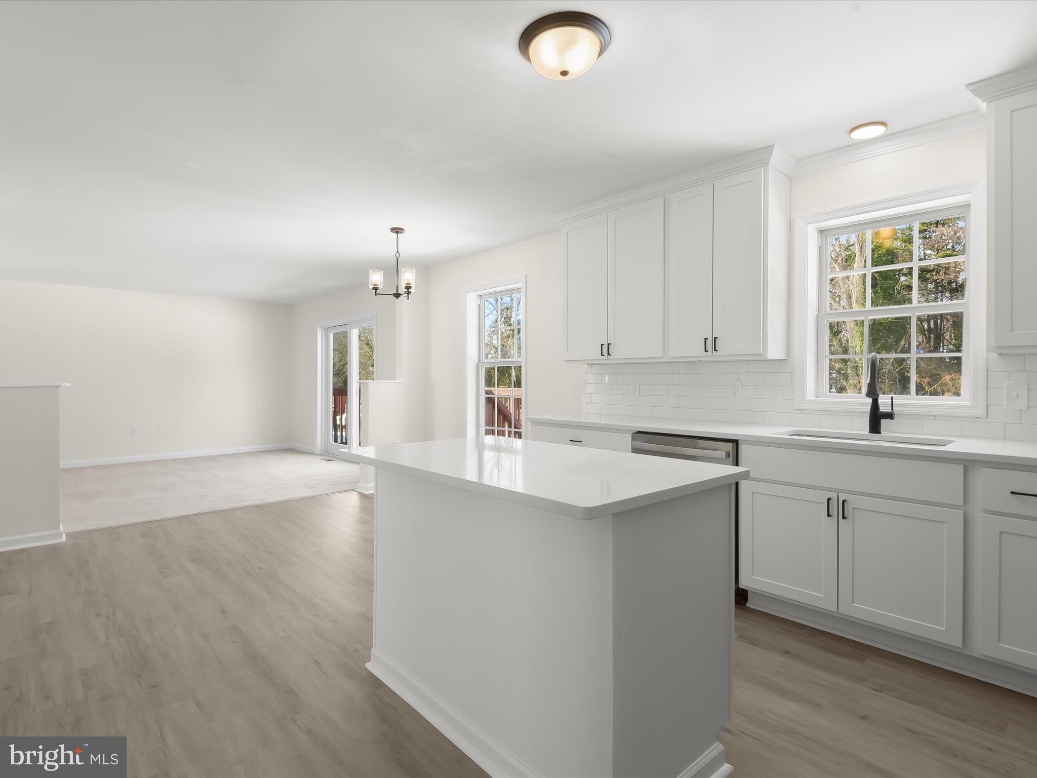 8252 LINCOLN COURT