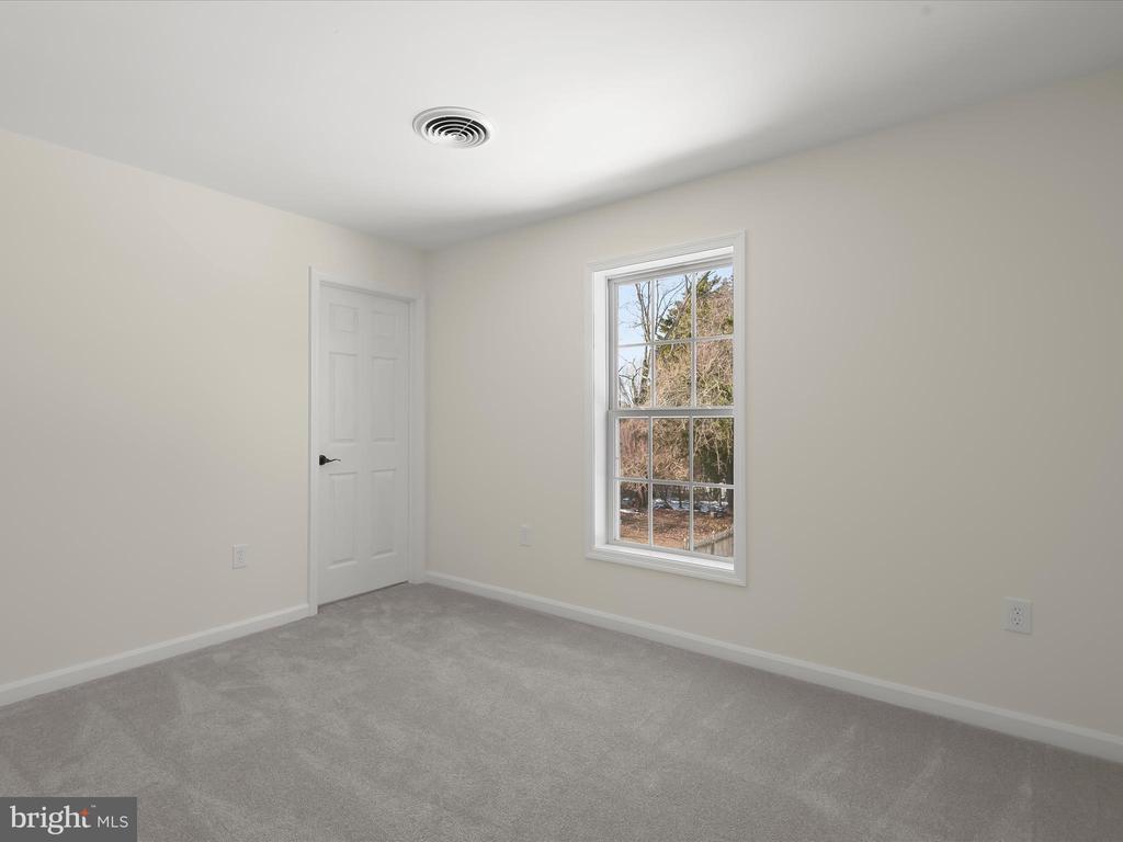 8252 LINCOLN COURT
