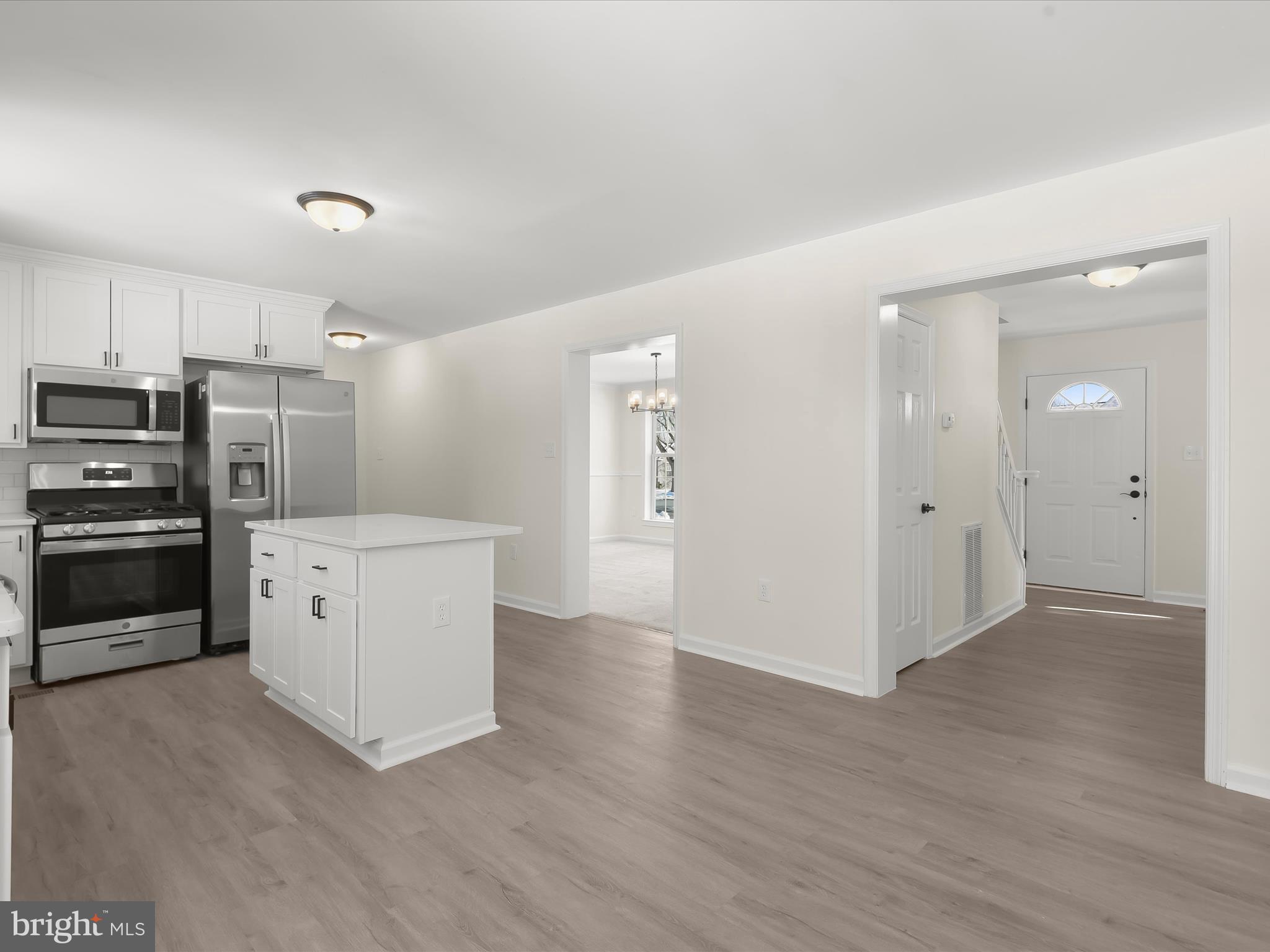 8252 LINCOLN COURT