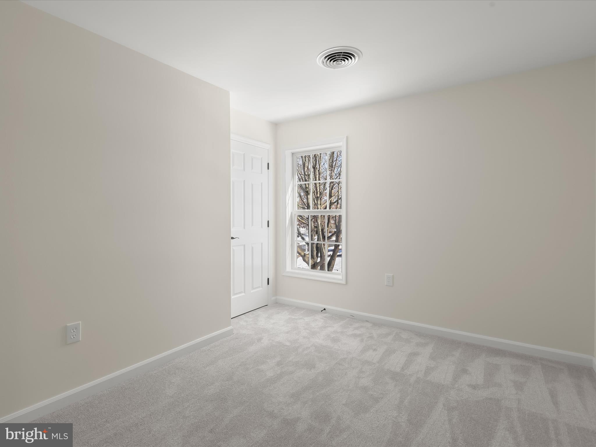 8252 LINCOLN COURT