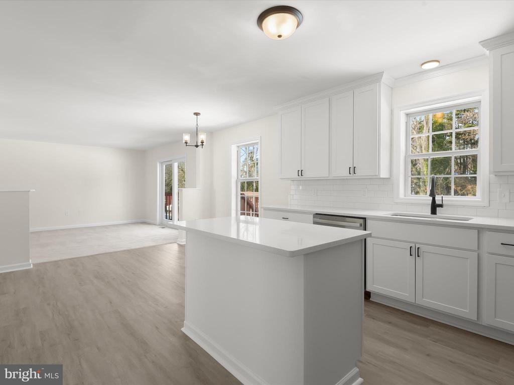 8252 LINCOLN COURT