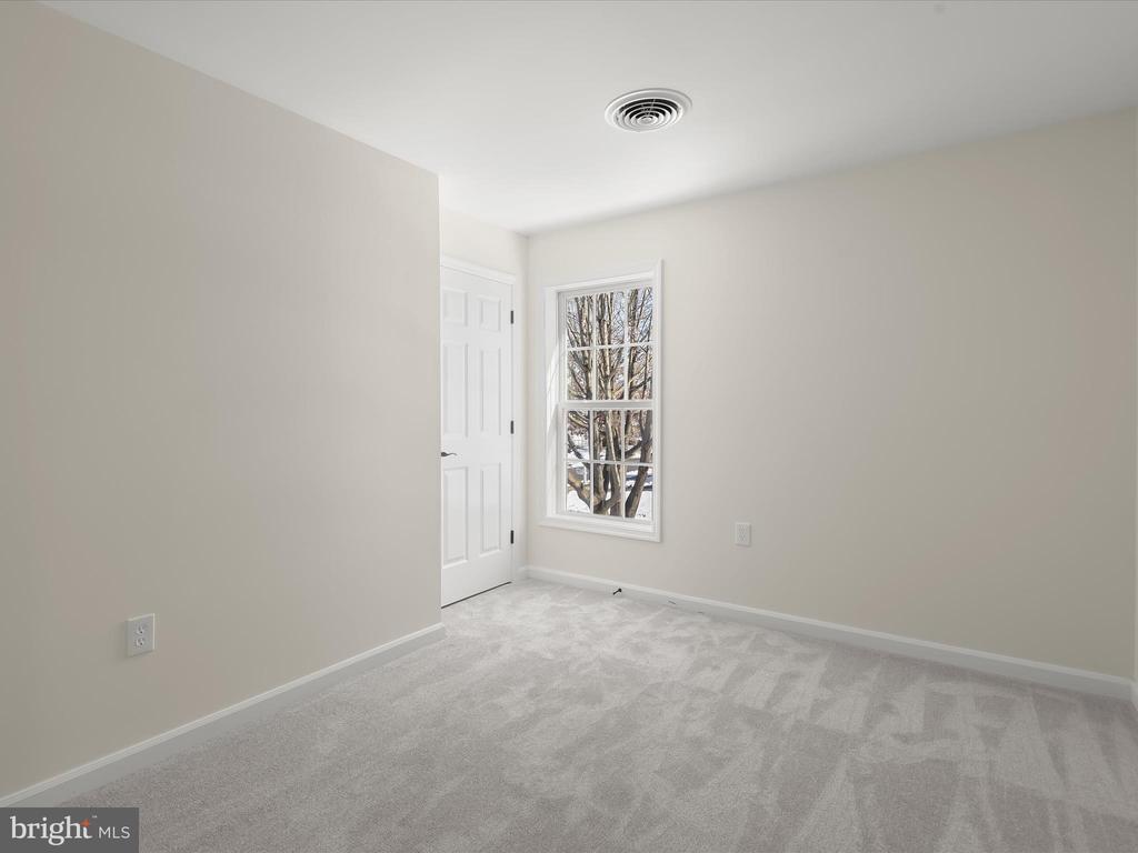 8252 LINCOLN COURT
