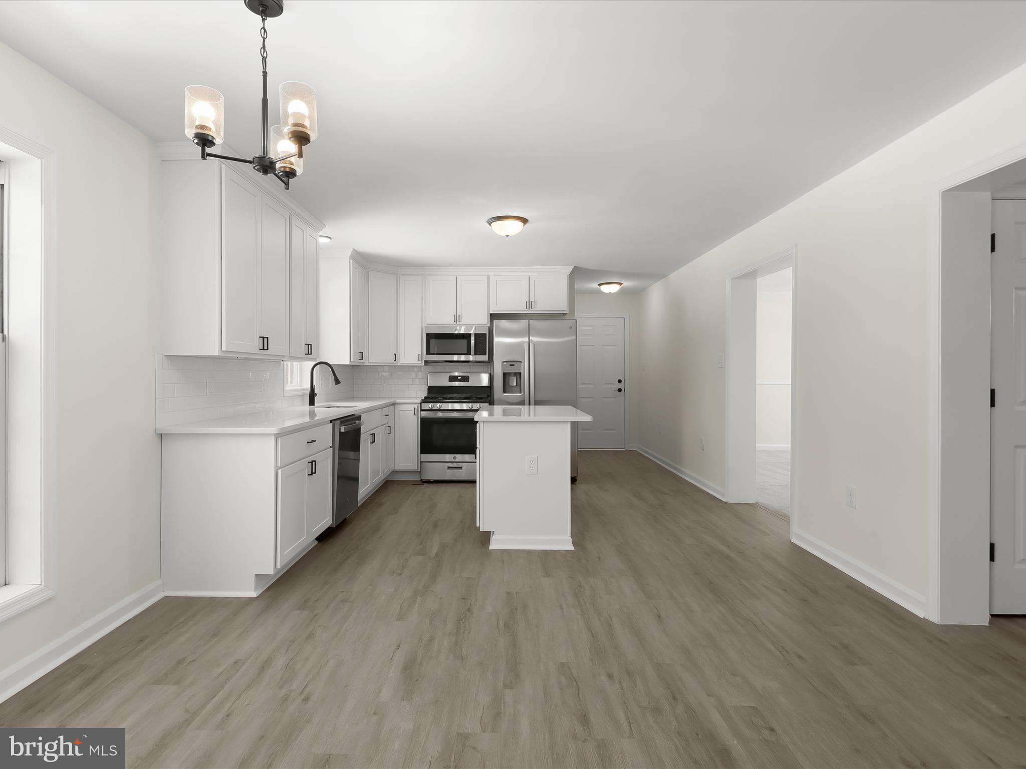 8252 LINCOLN COURT