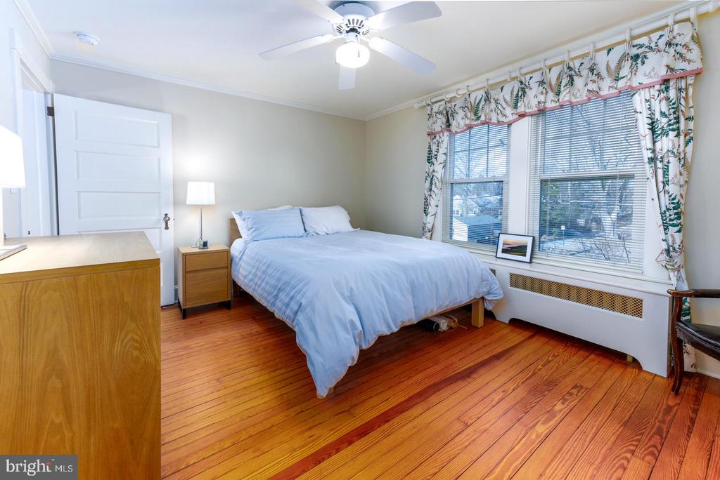 102 W EARLE AVENUE