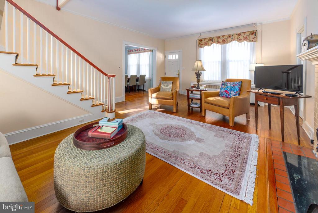 102 W EARLE AVENUE