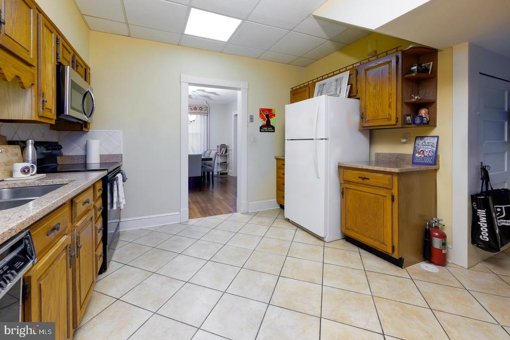 102 W EARLE AVENUE
