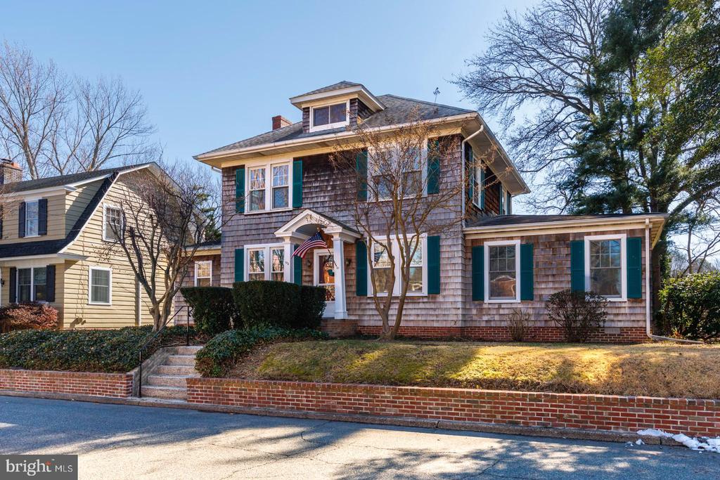 102 W EARLE AVENUE