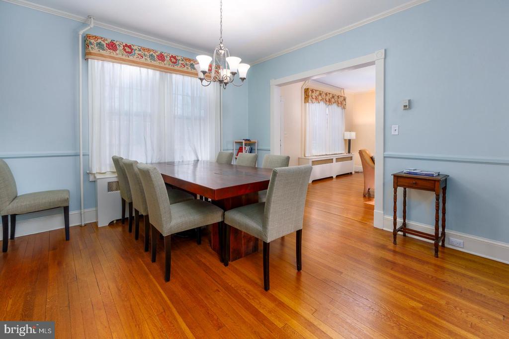 102 W EARLE AVENUE