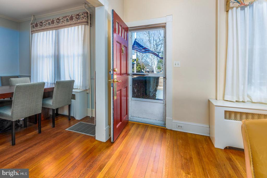 102 W EARLE AVENUE