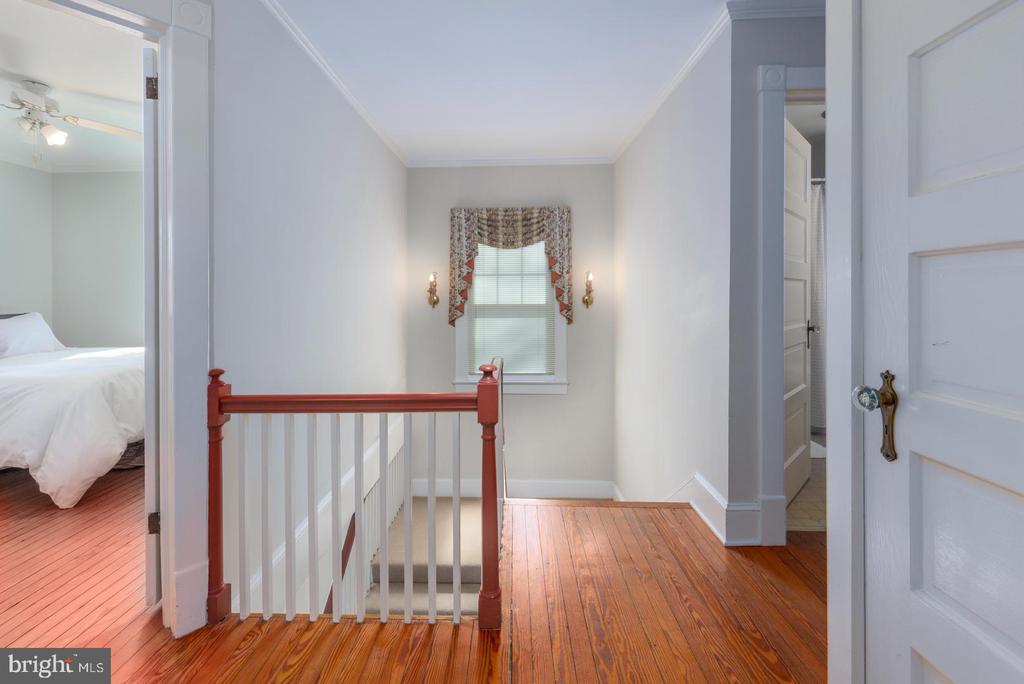102 W EARLE AVENUE