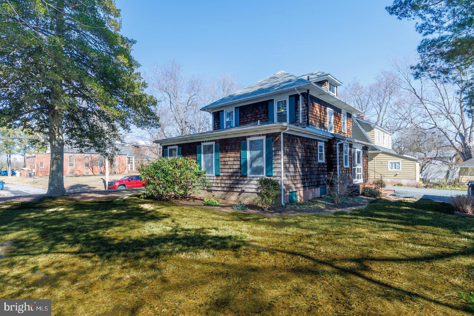 102 W EARLE AVENUE