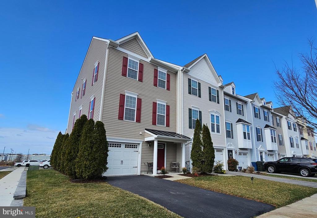 401 CROWBERRY CIRCLE