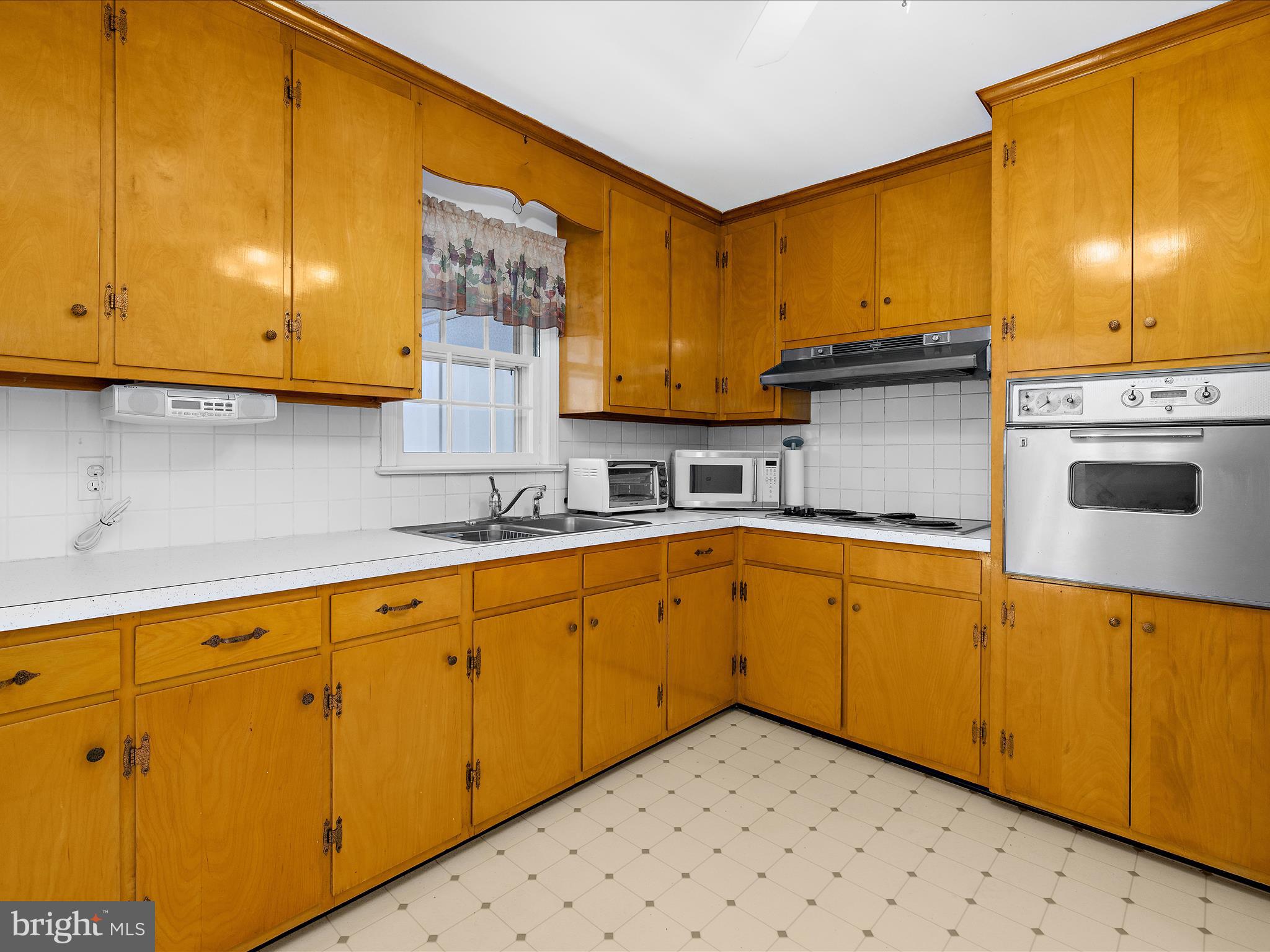 318 DUTCHMANS LANE