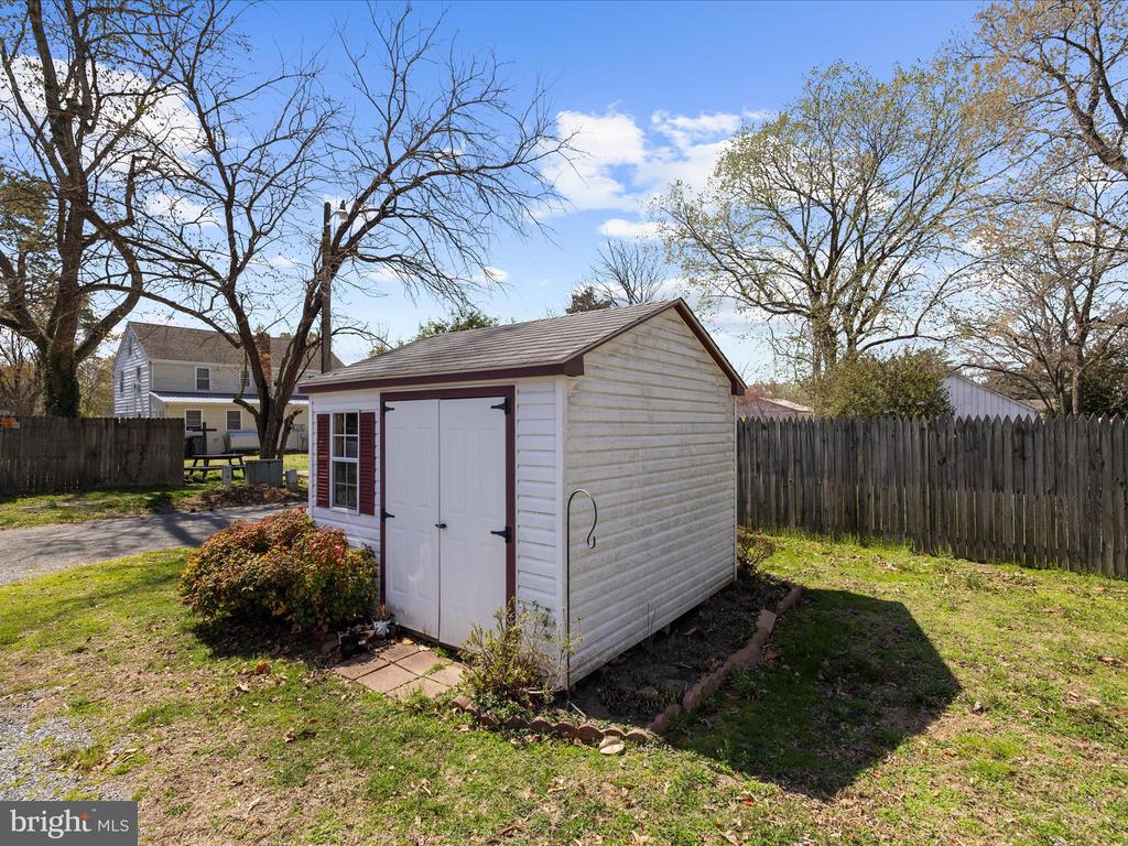 318 DUTCHMANS LANE