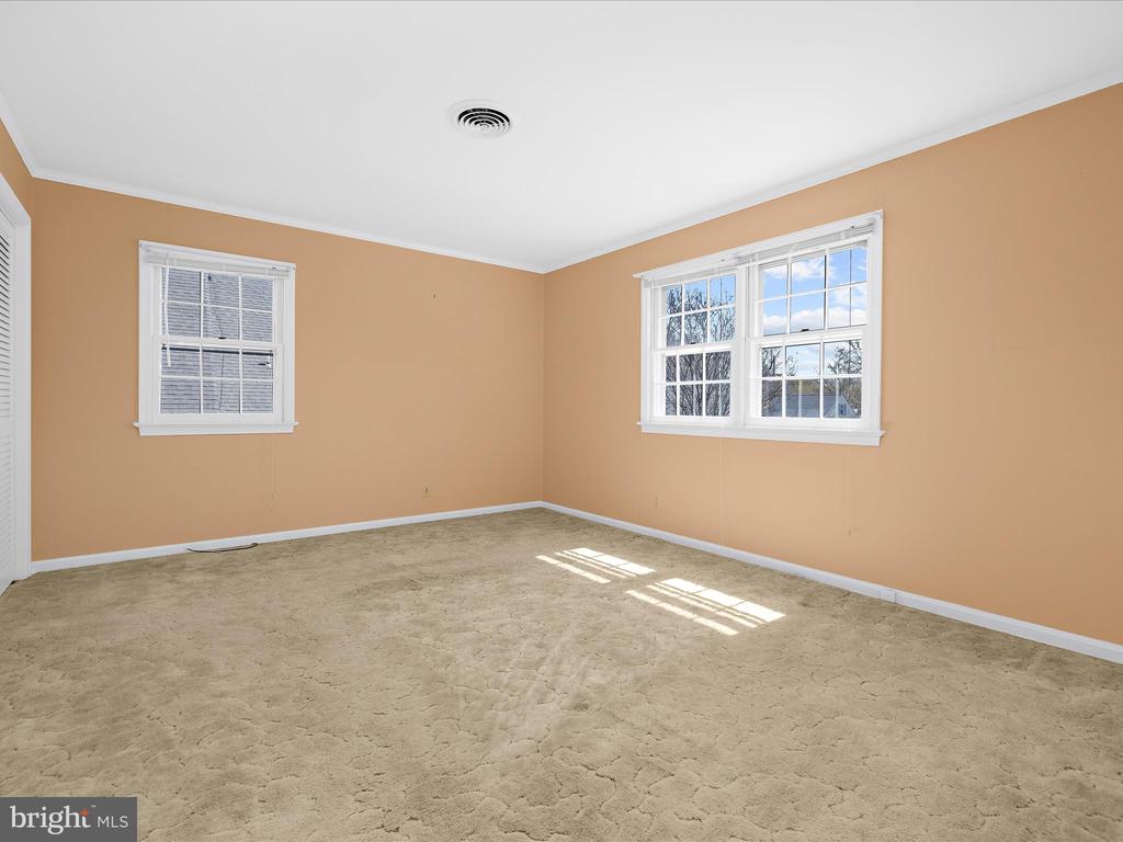 318 DUTCHMANS LANE