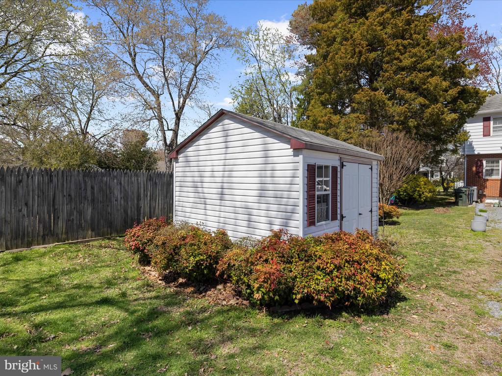 318 DUTCHMANS LANE