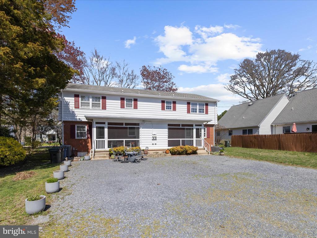 318 DUTCHMANS LANE