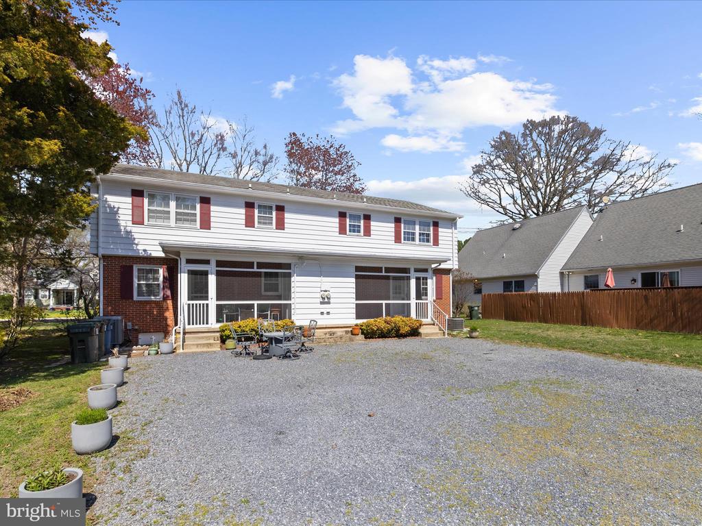 318 DUTCHMANS LANE