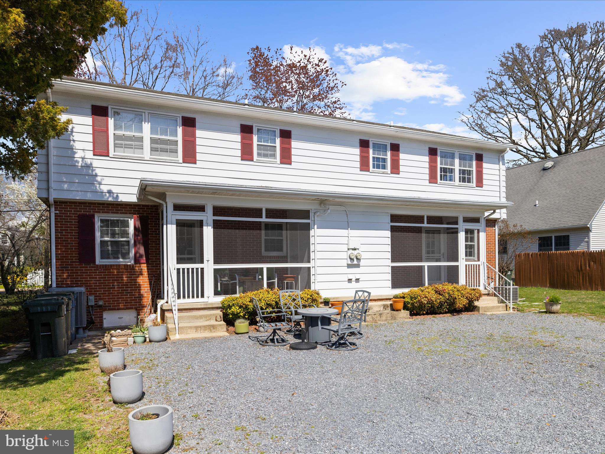 318 DUTCHMANS LANE