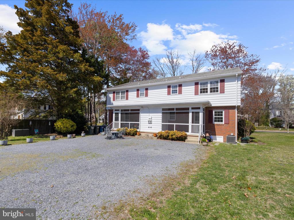 318 DUTCHMANS LANE