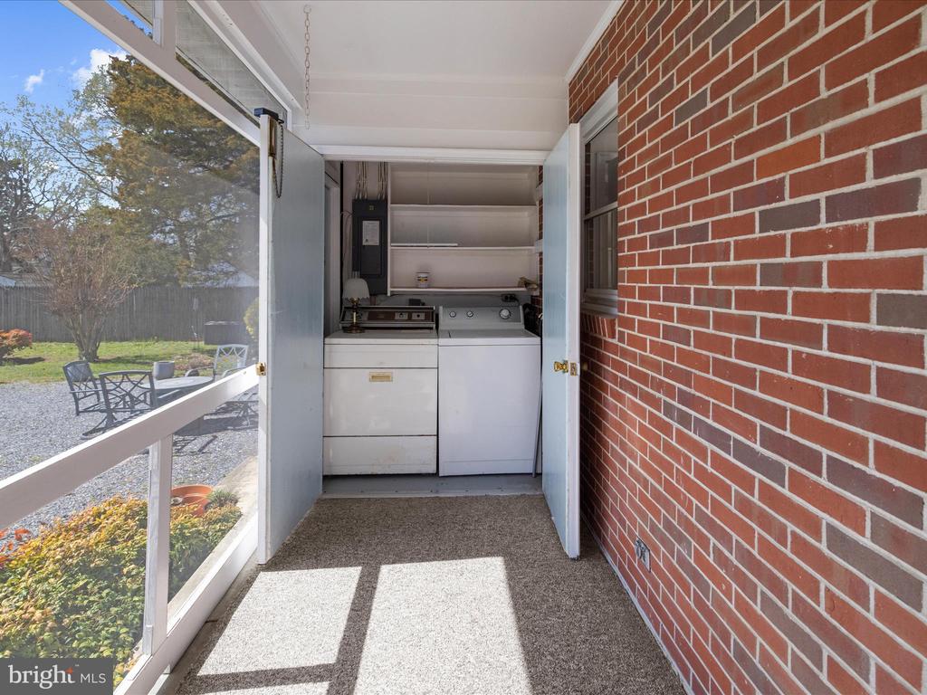318 DUTCHMANS LANE