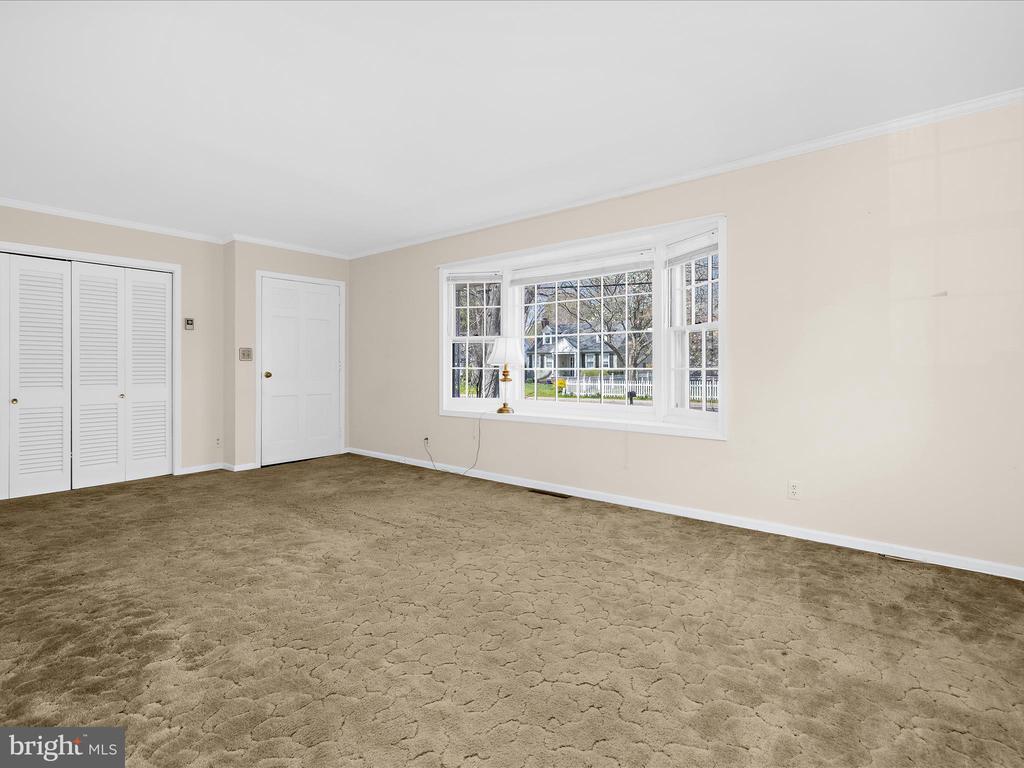 318 DUTCHMANS LANE
