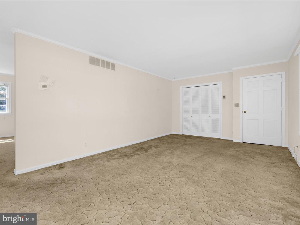 318 DUTCHMANS LANE