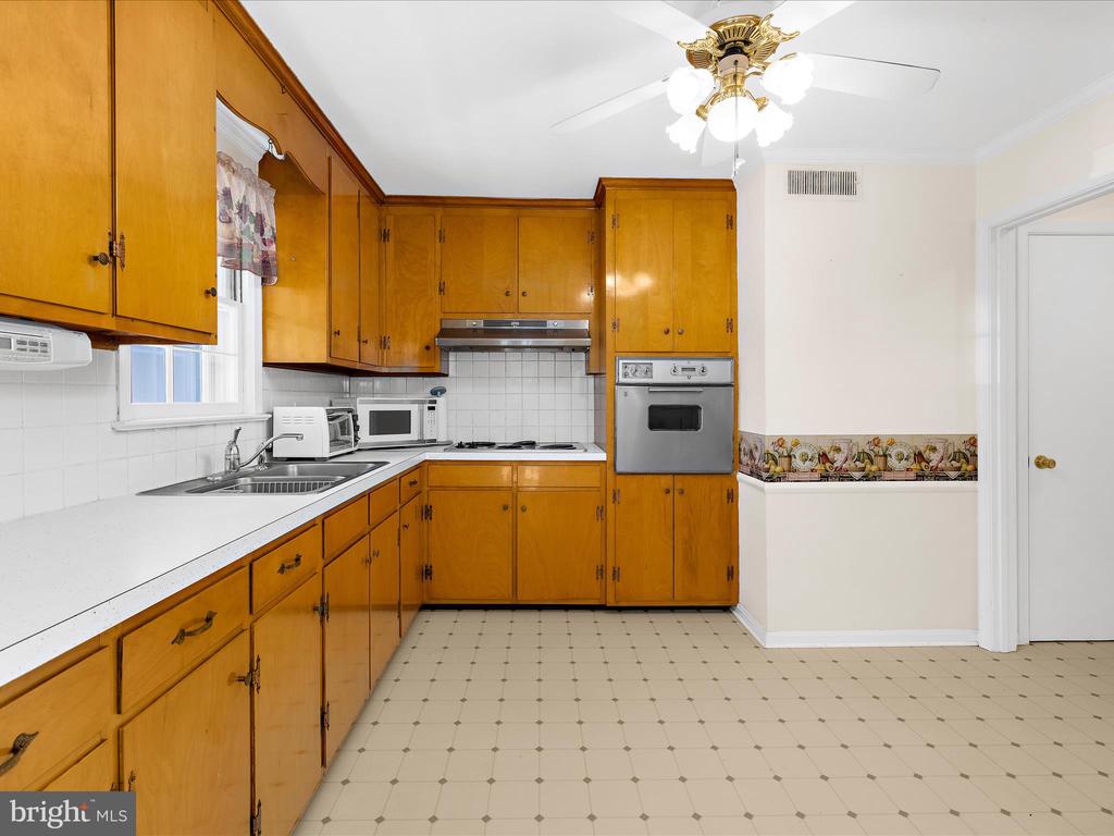 318 DUTCHMANS LANE