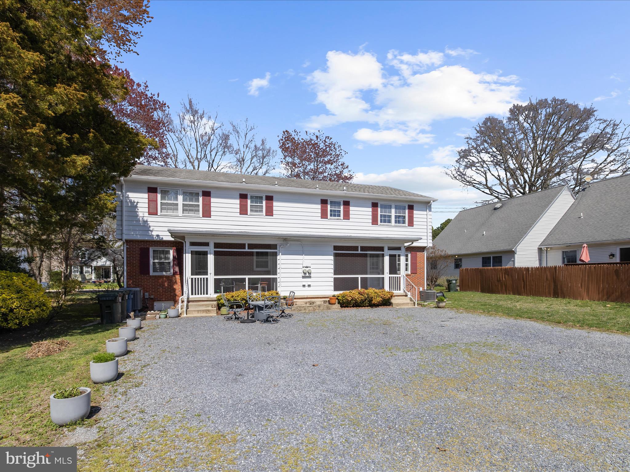 318 DUTCHMANS LANE